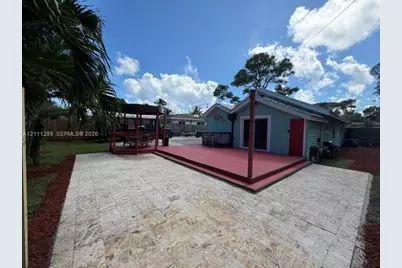 1033 NE 34th St, Oakland Park, FL 33334 - Photo 1