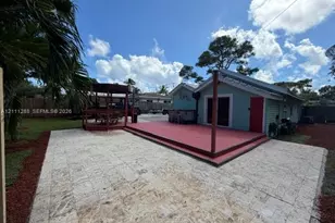 1033 NE 34th St, Oakland Park, FL 33334 - Photo 1