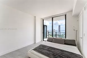 121 NE 34th St, Miami, FL 33137 - Photo 11