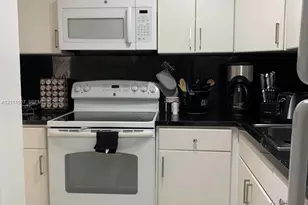 5050 NW 7th St, Miami, FL 33126 - Photo 17