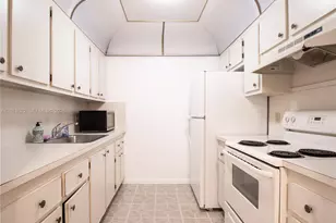 13450 SW 3rd St, Pembroke Pines, FL 33027 - Photo 3