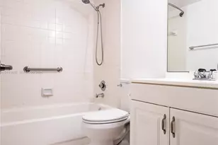13450 SW 3rd St, Pembroke Pines, FL 33027 - Photo 7