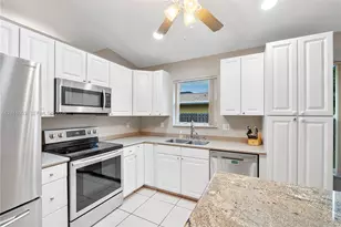 1042 NE 38th St, Oakland Park, FL 33334 - Photo 25