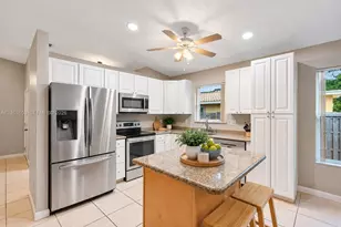 1042 NE 38th St, Oakland Park, FL 33334 - Photo 3