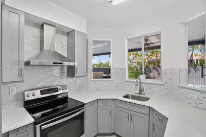 14423 SW 28th St, Miami, FL 33175 - Photo 9