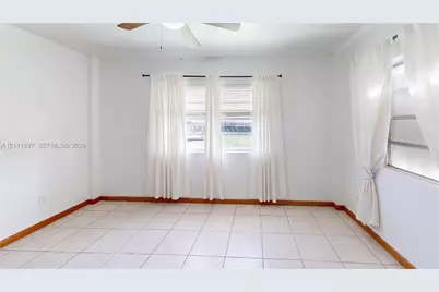 1560 NE 12th St, Homestead, FL 33033 - Photo 11