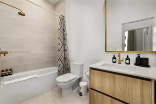 77 SE 5th St, Miami, FL 33131 - Photo 13