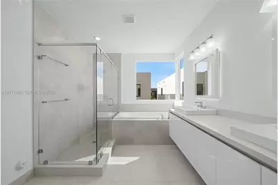 10054 NW 76th Ter, Doral, FL 33178 - Photo 31