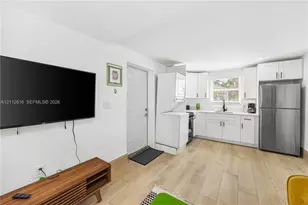 817 Tyler St, Hollywood, FL 33019 - Photo 7