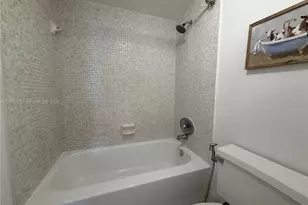 1301 NE Miami Gardens Dr, Miami, FL 33179 - Photo 11