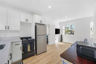 817 Tyler St, Hollywood, FL 33019 - Photo 7