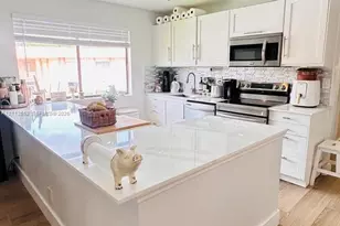 223 Lakeview Dr, Weston, FL 33326 - Photo 5