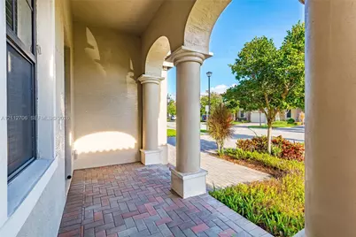 804 NE 191st St, Miami, FL 33179 - Photo 5