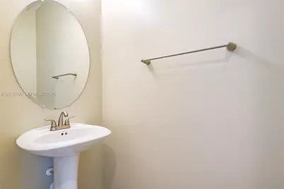 804 NE 191st St, Miami, FL 33179 - Photo 23