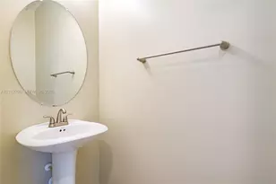 804 NE 191st St, Miami, FL 33179 - Photo 23
