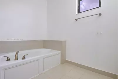 804 NE 191st St, Miami, FL 33179 - Photo 37