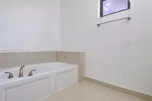 804 NE 191st St, Miami, FL 33179 - Photo 37