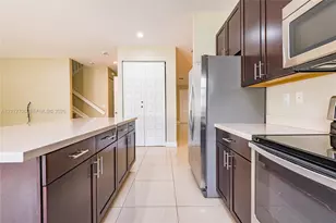804 NE 191st St, Miami, FL 33179 - Photo 17