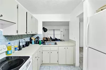 2570 W 67th Pl #14-2, Hialeah, FL 33016 - Photo 9
