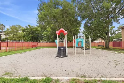2570 W 67th Pl #14-2, Hialeah, FL 33016 - Photo 29