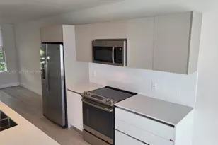 2555 NE 193rd St, Unincorporated Dade County, FL 33180 - Photo 3