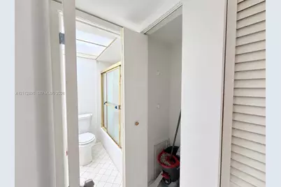 1638 Embassy Dr #306, West Palm Beach, FL 33401 - Photo 5