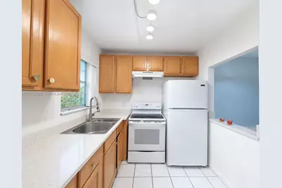 1638 Embassy Dr #306, West Palm Beach, FL 33401 - Photo 1