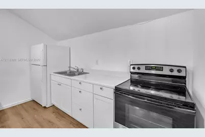 1008 N 18th Ct, Hollywood, FL 33020 - Photo 9