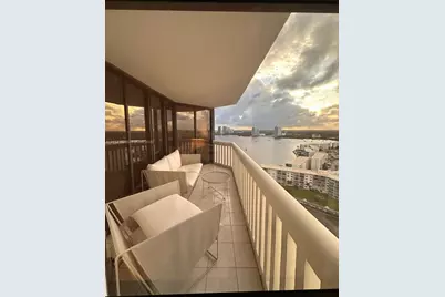 1000 W Island Blvd #2210, Aventura, FL 33160 - Photo 37