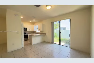10827 W 33rd Ln #10827, Hialeah, FL 33018 - Photo 5