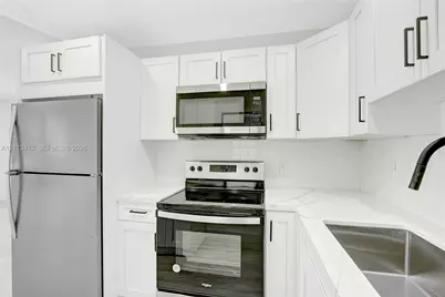 2454 Garfield St, Hollywood, FL 33020 - Photo 9