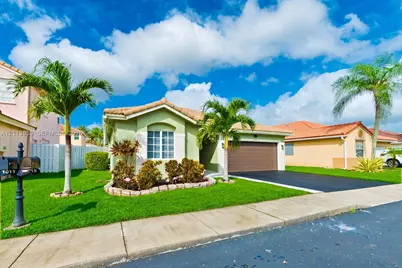 1015 NW 124th Ter, Sunrise, FL 33323 - Photo 3