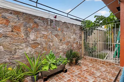 2427 W 70th Pl, Hialeah, FL 33016 - Photo 33
