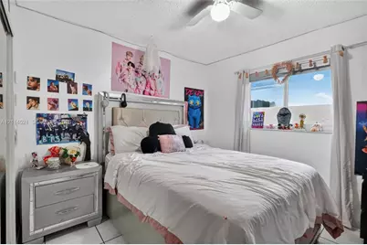 2427 W 70th Pl, Hialeah, FL 33016 - Photo 27