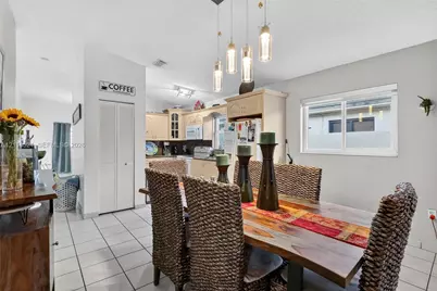 2427 W 70th Pl, Hialeah, FL 33016 - Photo 13