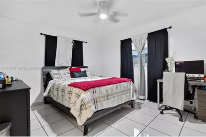 2427 W 70th Pl, Hialeah, FL 33016 - Photo 17