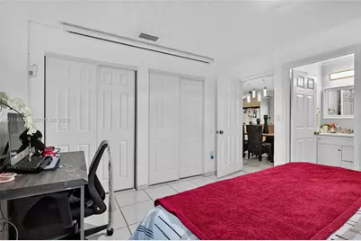 2427 W 70th Pl, Hialeah, FL 33016 - Photo 19