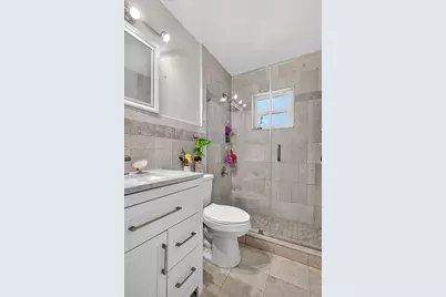 2427 W 70th Pl, Hialeah, FL 33016 - Photo 25