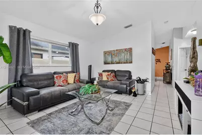 2427 W 70th Pl, Hialeah, FL 33016 - Photo 5