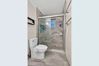 2427 W 70th Pl, Hialeah, FL 33016 - Photo 21