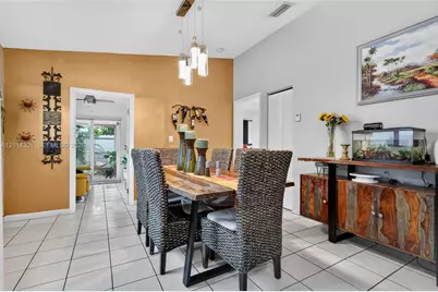 2427 W 70th Pl, Hialeah, FL 33016 - Photo 11