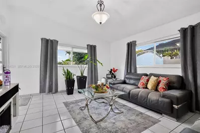 2427 W 70th Pl, Hialeah, FL 33016 - Photo 7