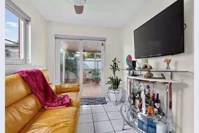2427 W 70th Pl, Hialeah, FL 33016 - Photo 15