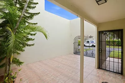 275 Jacaranda Drive, Plantation, FL 33324 - Photo 5