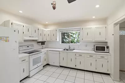 275 Jacaranda Drive, Plantation, FL 33324 - Photo 11