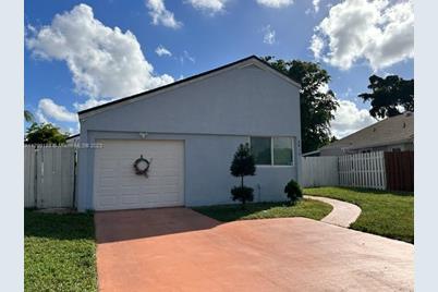 8810 SW 22nd St, Miramar, FL 33025 - Photo 1