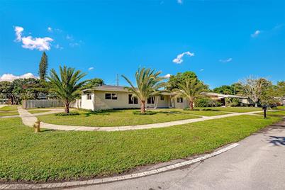 849  Fairway Dr, Plantation, FL 33317 - Photo 1