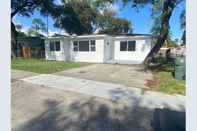 708 SW 6th St, Hallandale Beach, FL 33009 - Photo 1