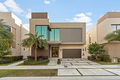 10530 NW 67th Ter, Doral, FL 33178 - Photo 1