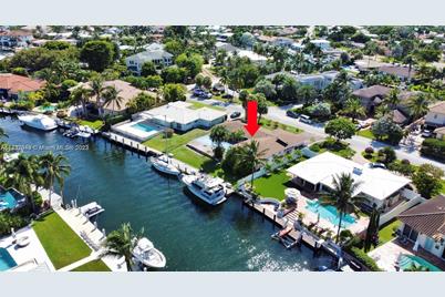 2801 NE 23rd Ct, Pompano Beach, FL 33062 - Photo 1